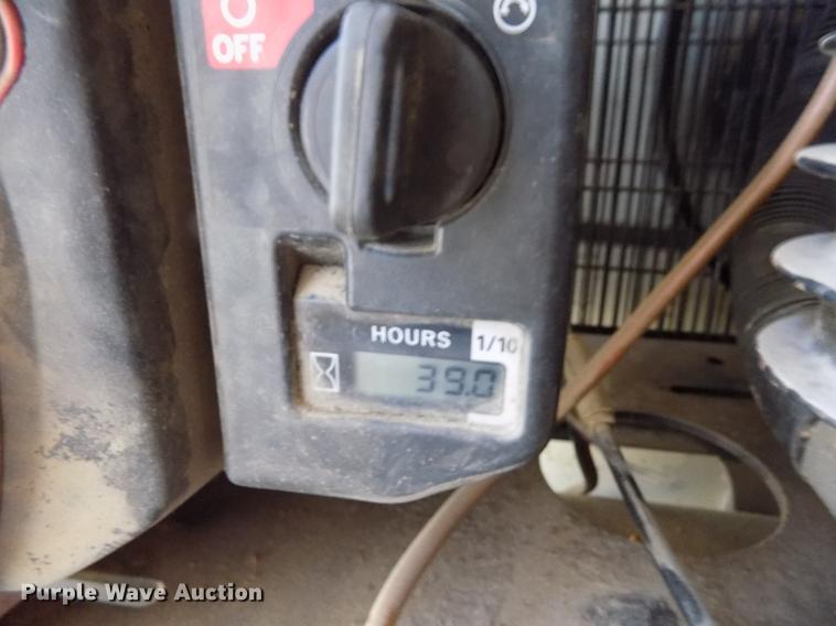 image for item DE1177 2000 Peterbilt 330 service truck