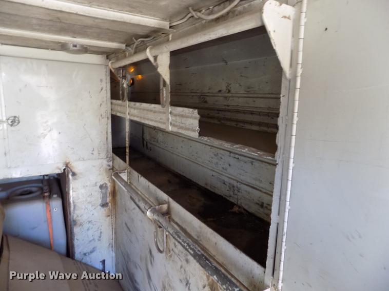 image for item DE1177 2000 Peterbilt 330 service truck