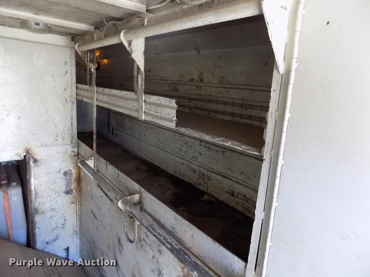 image for item DE1177 2000 Peterbilt 330 service truck