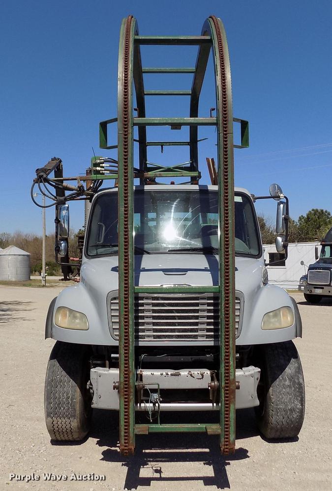 image for item DE1179 2004 Freightliner Business Class M2 hay bale stacker truck