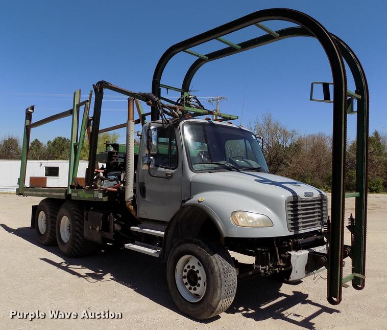 image for item DE1179 2004 Freightliner Business Class M2 hay bale stacker truck