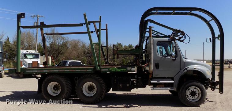 image for item DE1179 2004 Freightliner Business Class M2 hay bale stacker truck