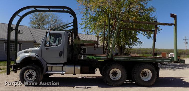 image for item DE1179 2004 Freightliner Business Class M2 hay bale stacker truck
