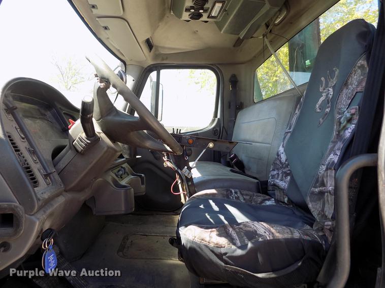 image for item DE1179 2004 Freightliner Business Class M2 hay bale stacker truck