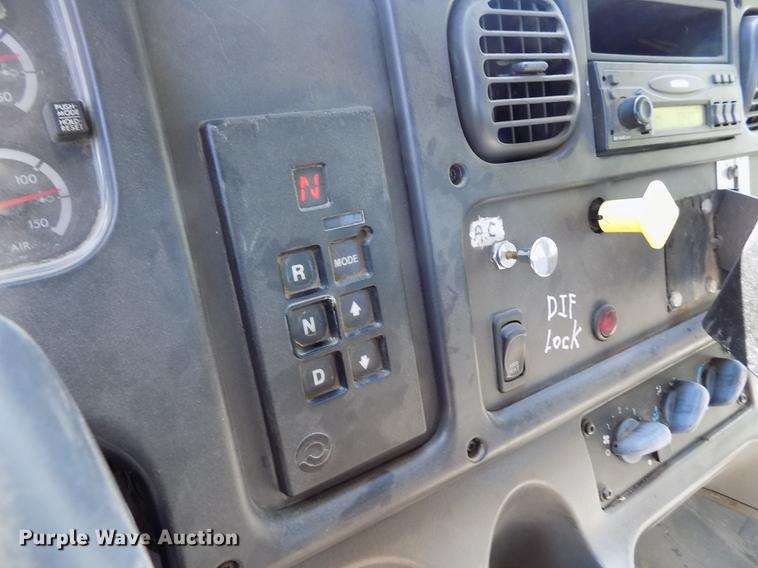 image for item DE1179 2004 Freightliner Business Class M2 hay bale stacker truck