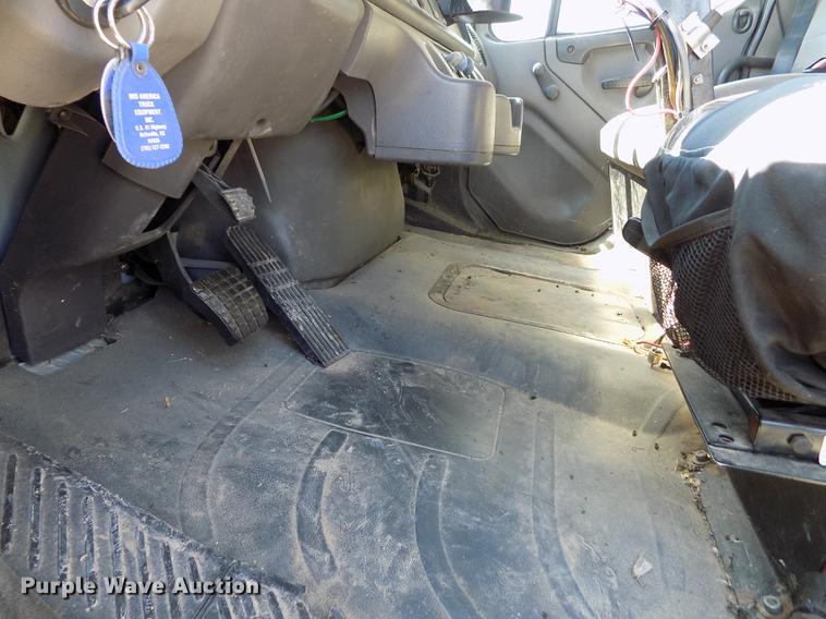 image for item DE1179 2004 Freightliner Business Class M2 hay bale stacker truck