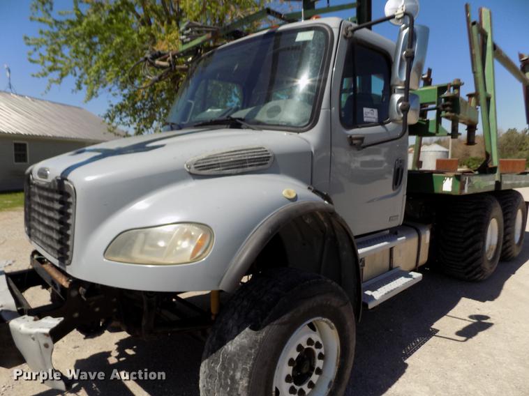 image for item DE1179 2004 Freightliner Business Class M2 hay bale stacker truck