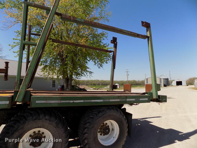 image for item DE1179 2004 Freightliner Business Class M2 hay bale stacker truck