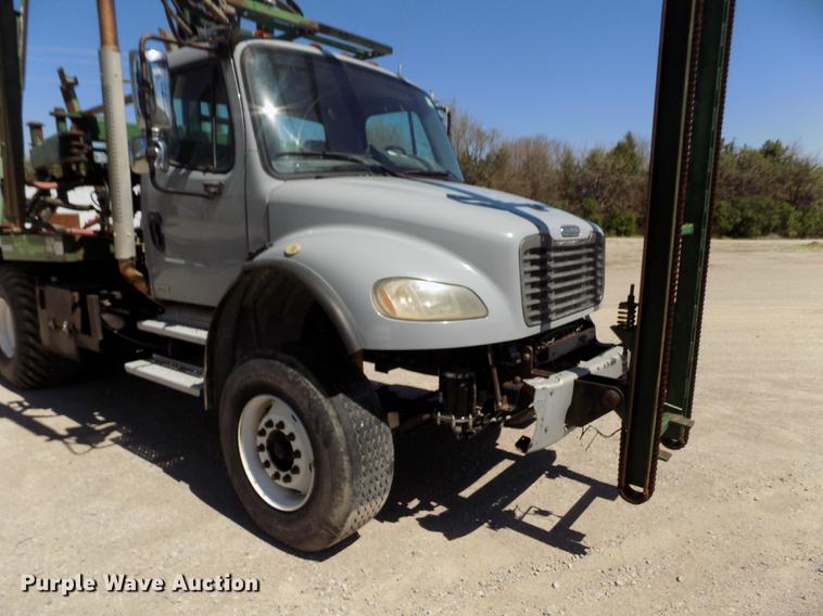 image for item DE1179 2004 Freightliner Business Class M2 hay bale stacker truck