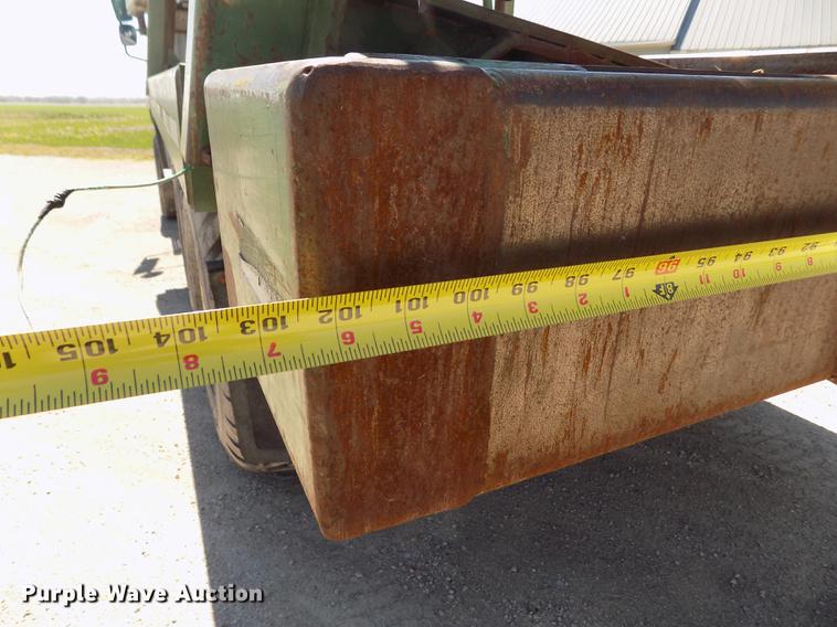 image for item DE1179 2004 Freightliner Business Class M2 hay bale stacker truck