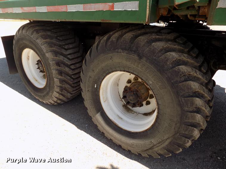 image for item DE1179 2004 Freightliner Business Class M2 hay bale stacker truck