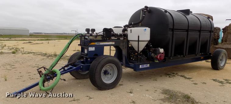 image for item DE1191 Duo Lift fertilizer delivery trailer