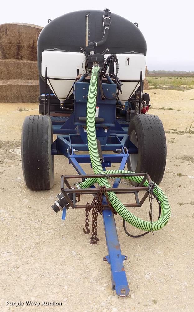 image for item DE1191 Duo Lift fertilizer delivery trailer
