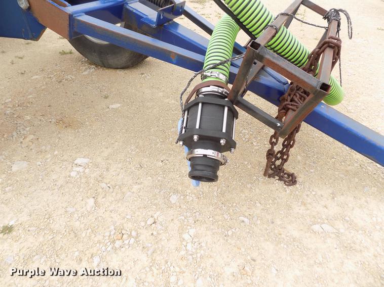 image for item DE1191 Duo Lift fertilizer delivery trailer