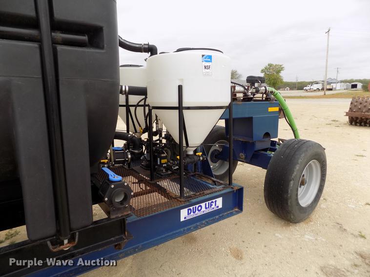 image for item DE1191 Duo Lift fertilizer delivery trailer