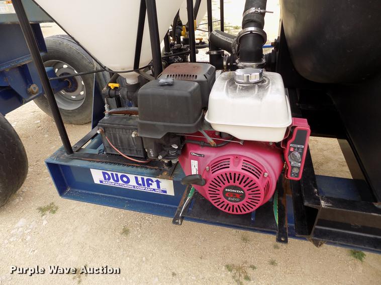 image for item DE1191 Duo Lift fertilizer delivery trailer