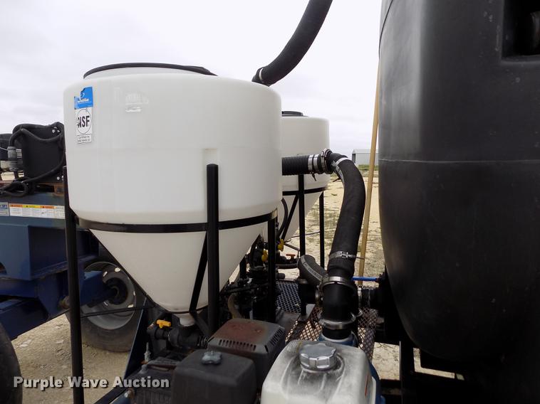 image for item DE1191 Duo Lift fertilizer delivery trailer