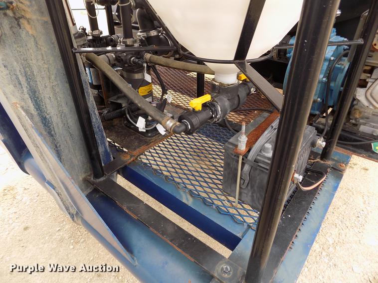 image for item DE1191 Duo Lift fertilizer delivery trailer