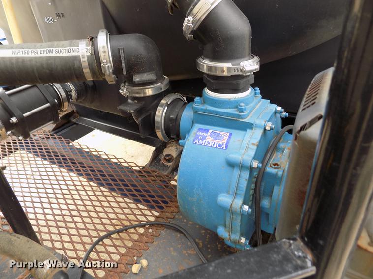 image for item DE1191 Duo Lift fertilizer delivery trailer