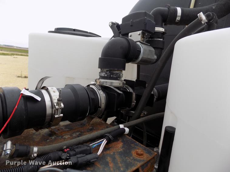 image for item DE1191 Duo Lift fertilizer delivery trailer