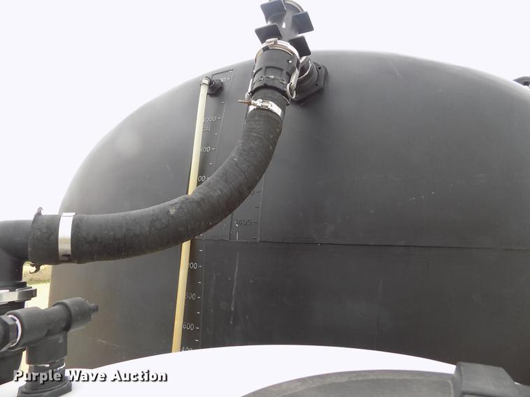 image for item DE1191 Duo Lift fertilizer delivery trailer