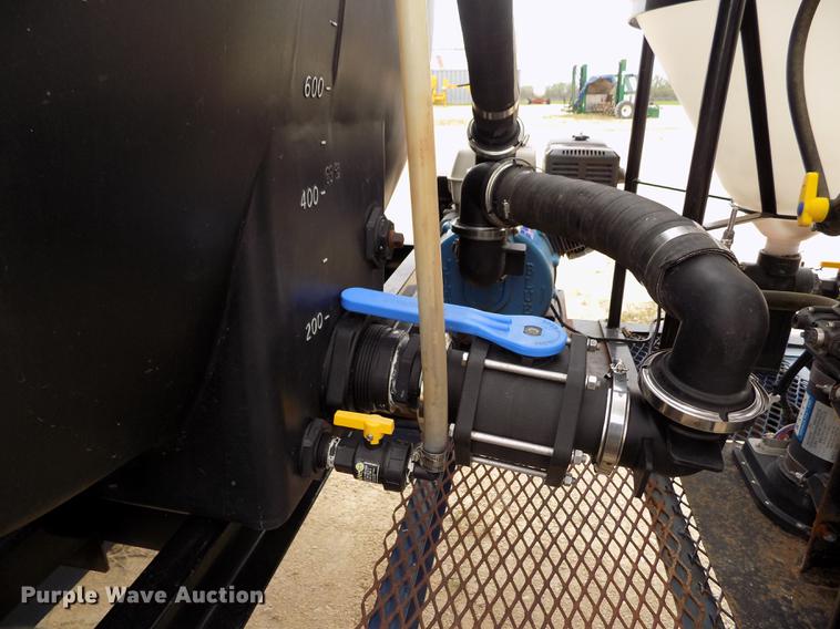 image for item DE1191 Duo Lift fertilizer delivery trailer