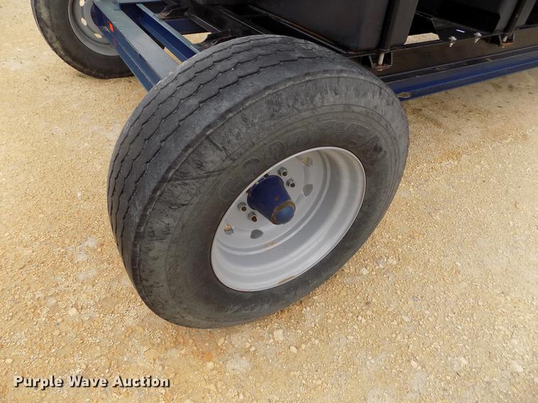 image for item DE1191 Duo Lift fertilizer delivery trailer