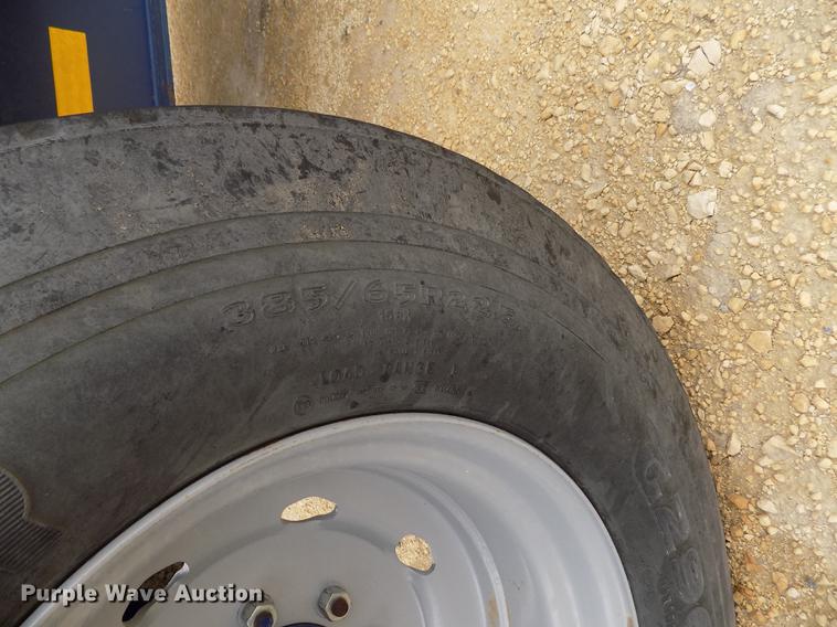 image for item DE1191 Duo Lift fertilizer delivery trailer