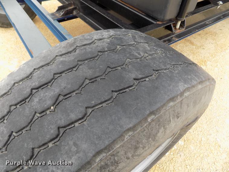 image for item DE1191 Duo Lift fertilizer delivery trailer