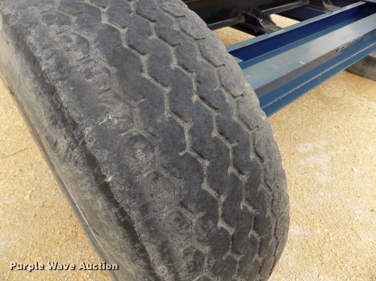 image for item DE1191 Duo Lift fertilizer delivery trailer