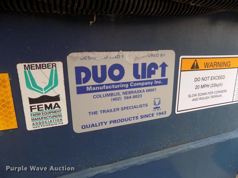 image for item DE1191 Duo Lift fertilizer delivery trailer