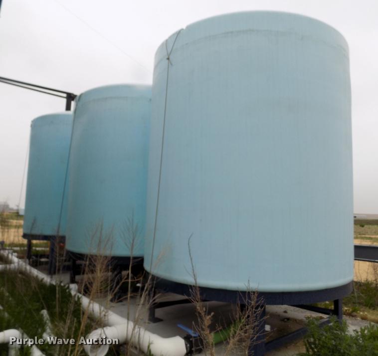 image for item DE1195 (3) cone bottom tanks with pump system