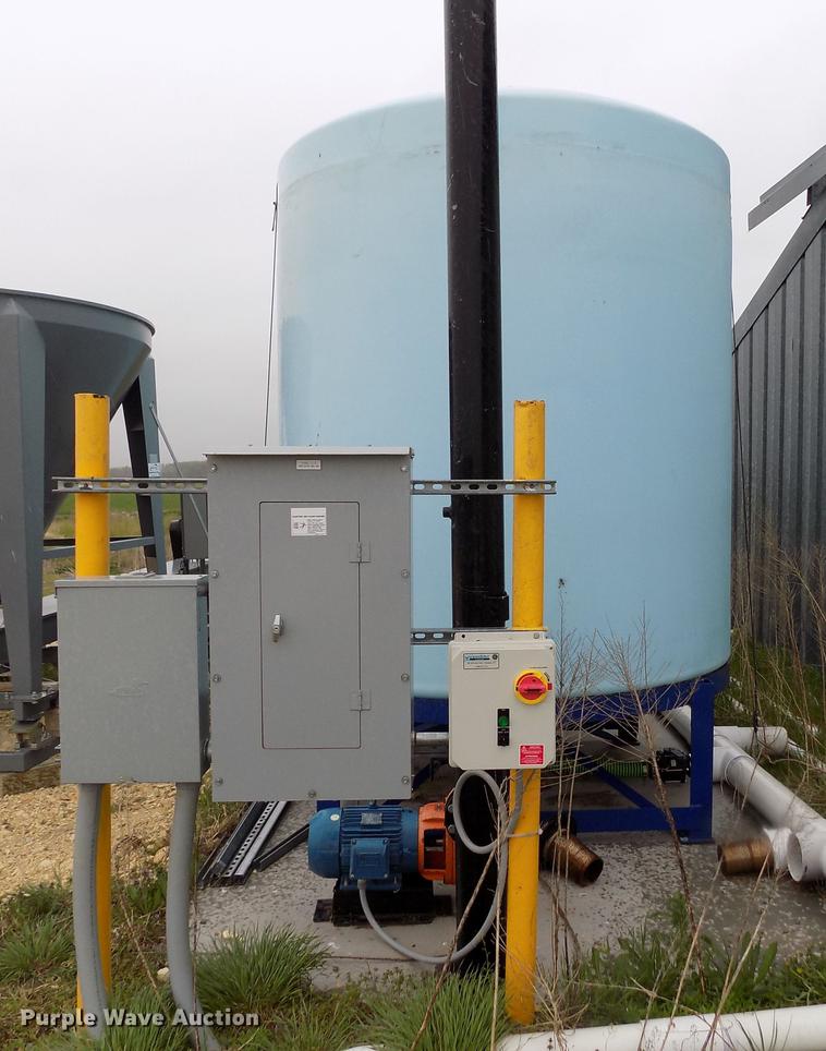 image for item DE1195 (3) cone bottom tanks with pump system
