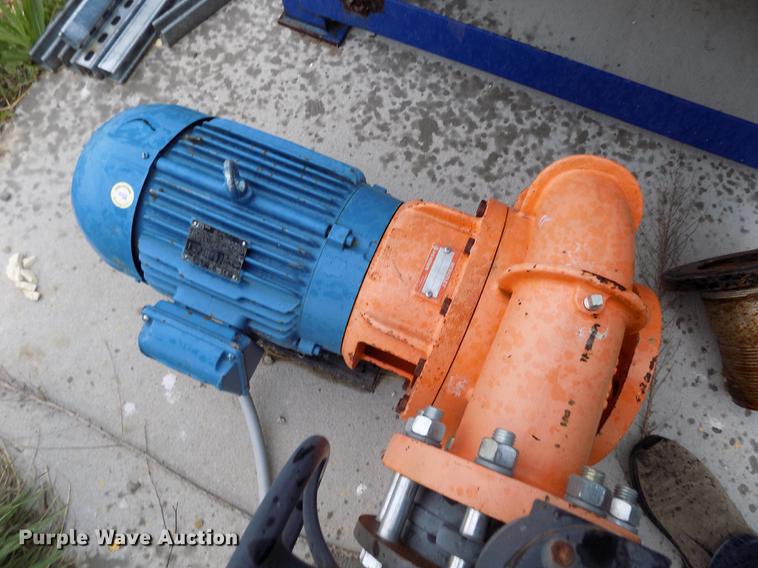 image for item DE1195 (3) cone bottom tanks with pump system