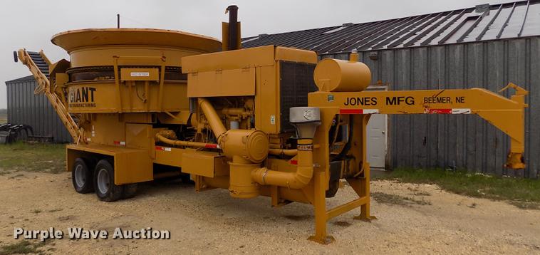 image for item DE1197 1992 Jones Mighty Giant PU1-92-463 bale grinder