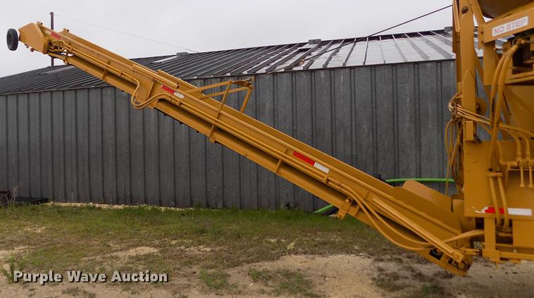 image for item DE1197 1992 Jones Mighty Giant PU1-92-463 bale grinder