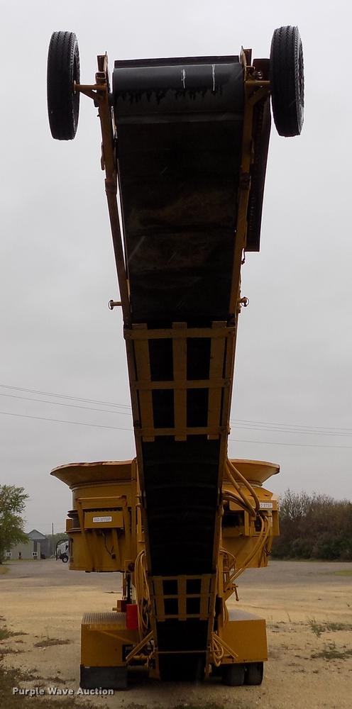 image for item DE1197 1992 Jones Mighty Giant PU1-92-463 bale grinder