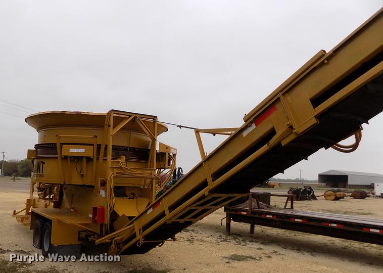 image for item DE1197 1992 Jones Mighty Giant PU1-92-463 bale grinder