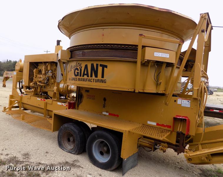 image for item DE1197 1992 Jones Mighty Giant PU1-92-463 bale grinder