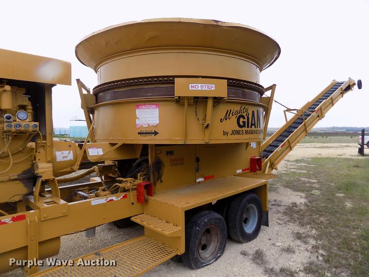 image for item DE1197 1992 Jones Mighty Giant PU1-92-463 bale grinder