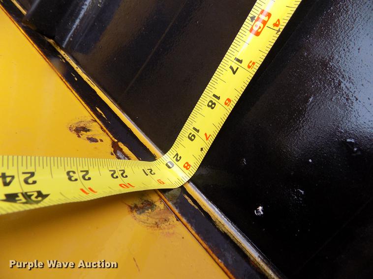 image for item DE1197 1992 Jones Mighty Giant PU1-92-463 bale grinder