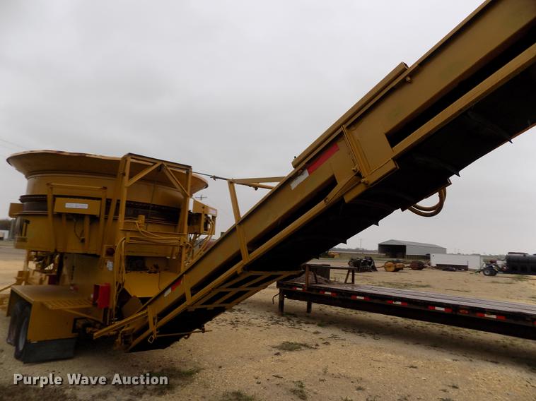 image for item DE1197 1992 Jones Mighty Giant PU1-92-463 bale grinder