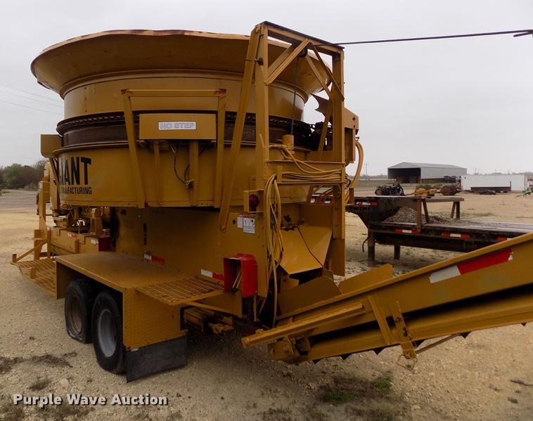 image for item DE1197 1992 Jones Mighty Giant PU1-92-463 bale grinder