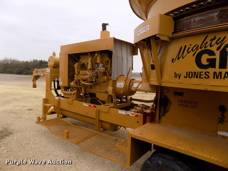 image for item DE1197 1992 Jones Mighty Giant PU1-92-463 bale grinder