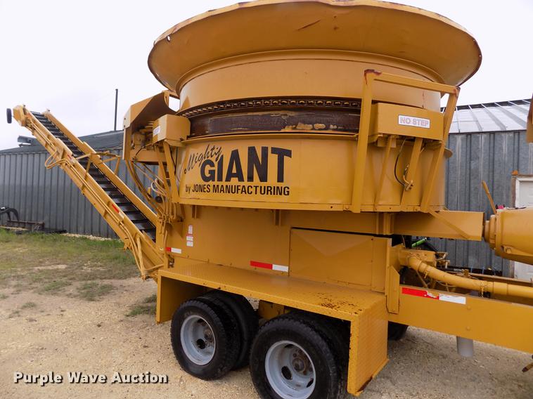 image for item DE1197 1992 Jones Mighty Giant PU1-92-463 bale grinder