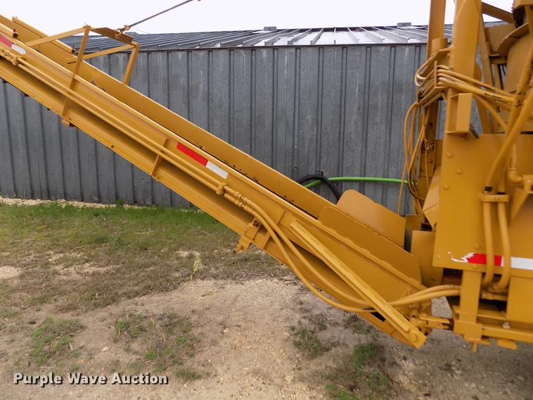 image for item DE1197 1992 Jones Mighty Giant PU1-92-463 bale grinder