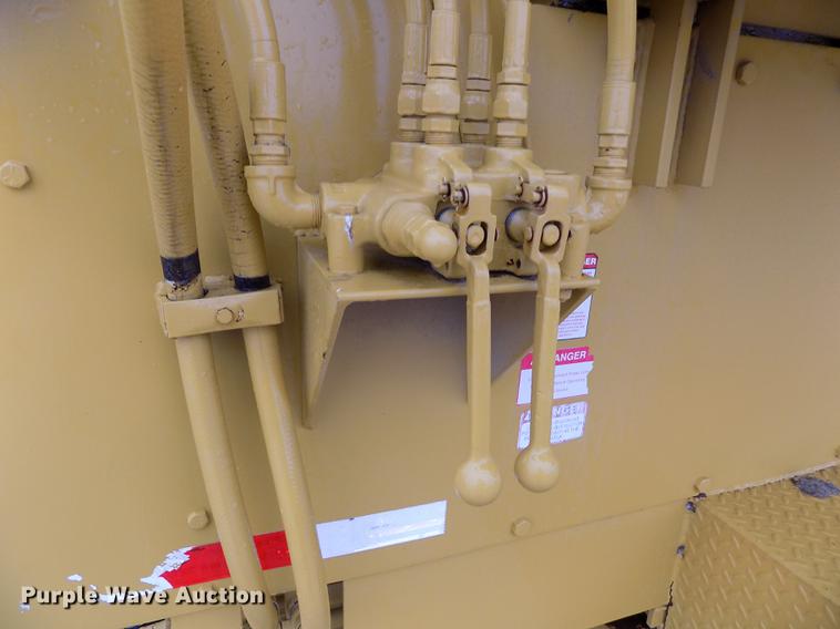 image for item DE1197 1992 Jones Mighty Giant PU1-92-463 bale grinder