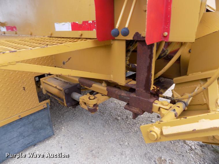 image for item DE1197 1992 Jones Mighty Giant PU1-92-463 bale grinder