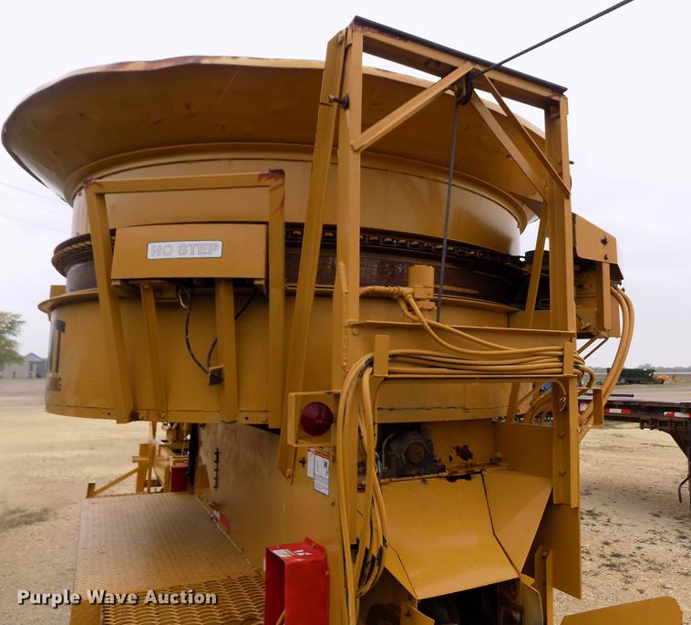 image for item DE1197 1992 Jones Mighty Giant PU1-92-463 bale grinder