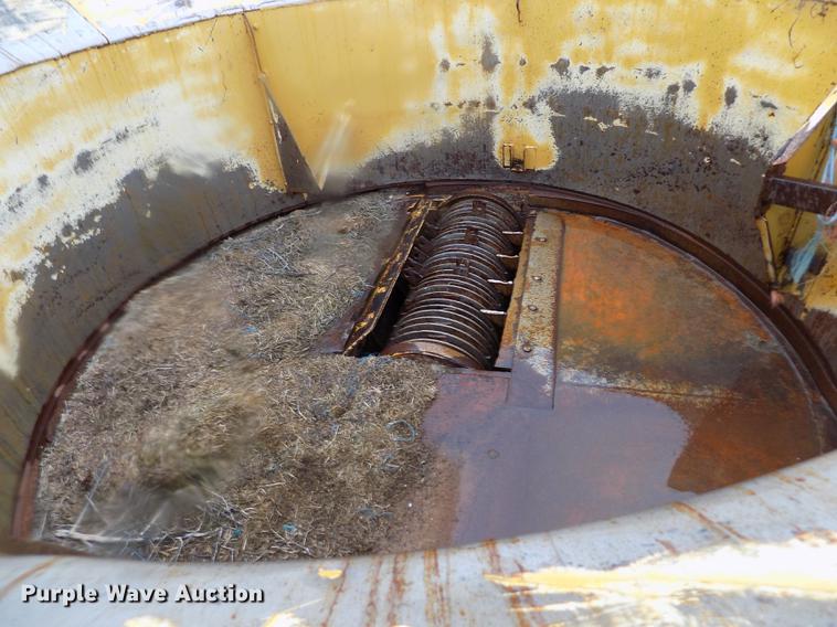 image for item DE1197 1992 Jones Mighty Giant PU1-92-463 bale grinder